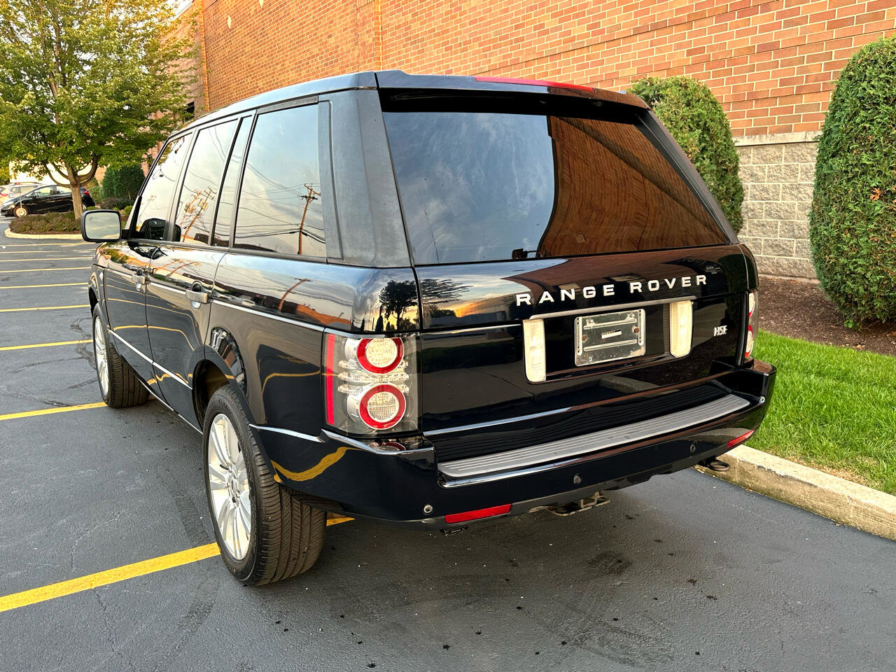 Used 2010 Land Rover Range Rover HSE LUX image 5