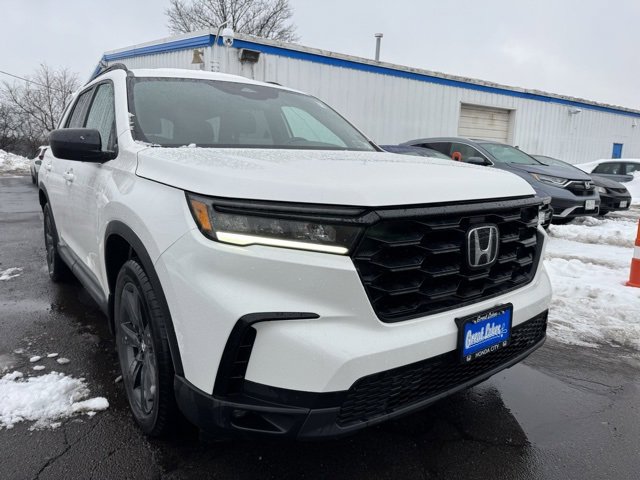 Used 2023 Honda Pilot Sport image 8