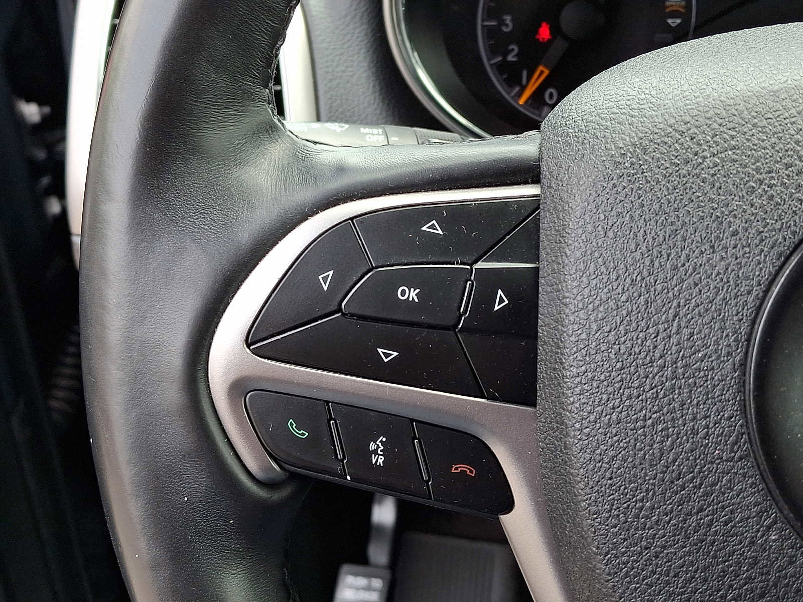 Used 2018 Jeep Grand Cherokee Altitude AWD/4WD image 23