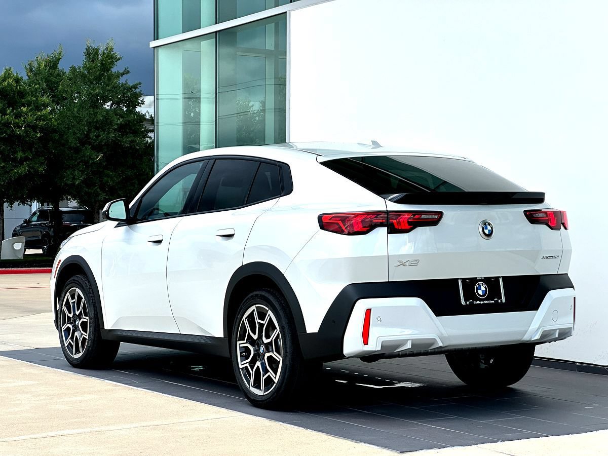 New 2026 BMW X2 xDrive28i w/ Technology Package AWD/4WD image 7