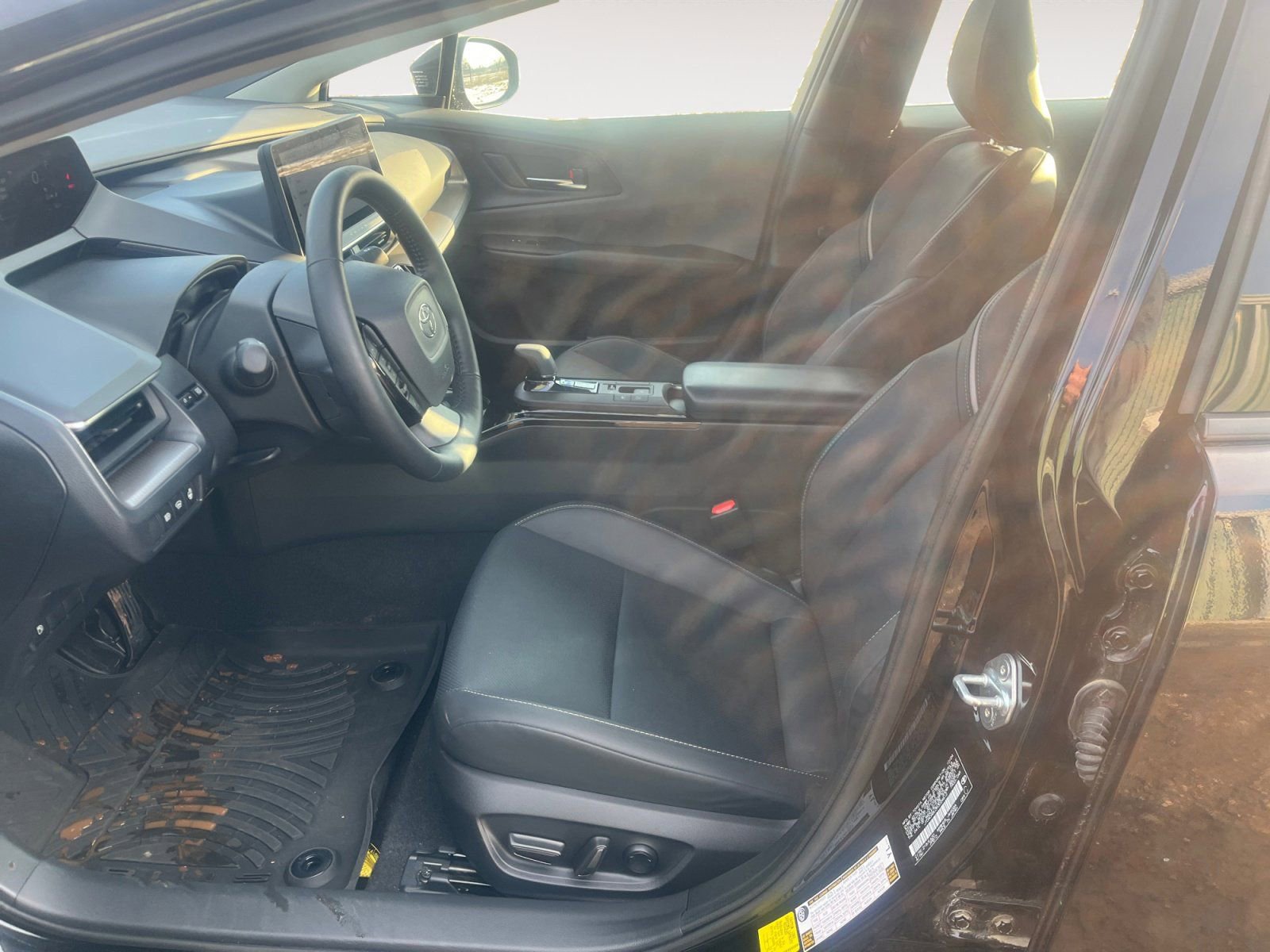 Used 2024 Toyota Prius XLE image 10