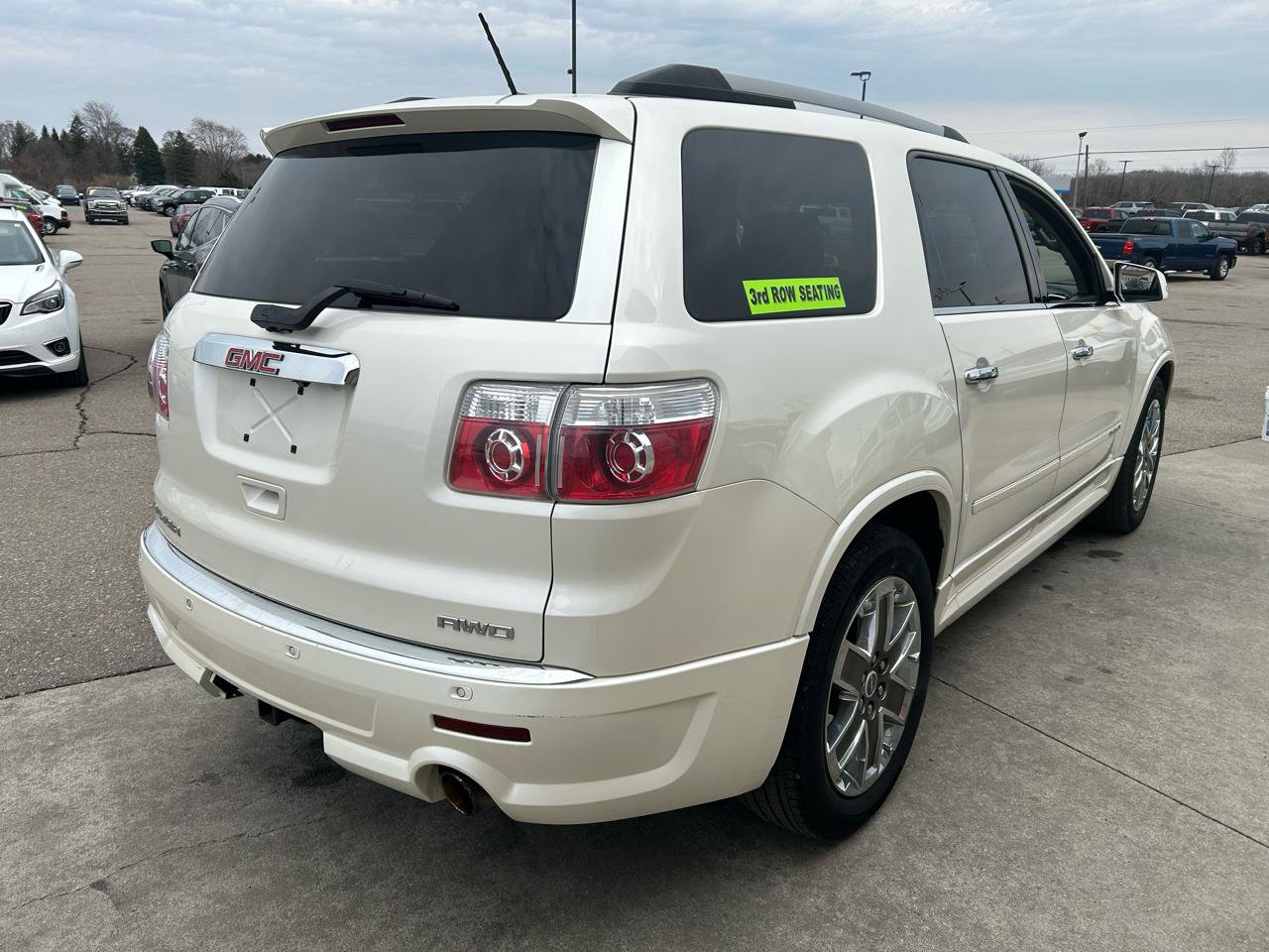 Used 2011 GMC Acadia Denali image 5