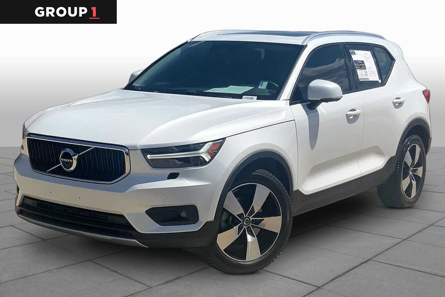 Used 2022 Volvo XC40 T5 Momentum AWD/4WD image 1