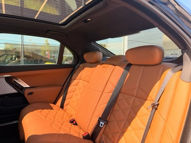Used 2025 BMW 740i xDrive w/ Premium Package AWD/4WD image 11