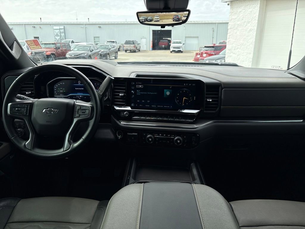 Used 2024 Chevrolet Silverado 2500 ZR2 w/ Technology Package image 15
