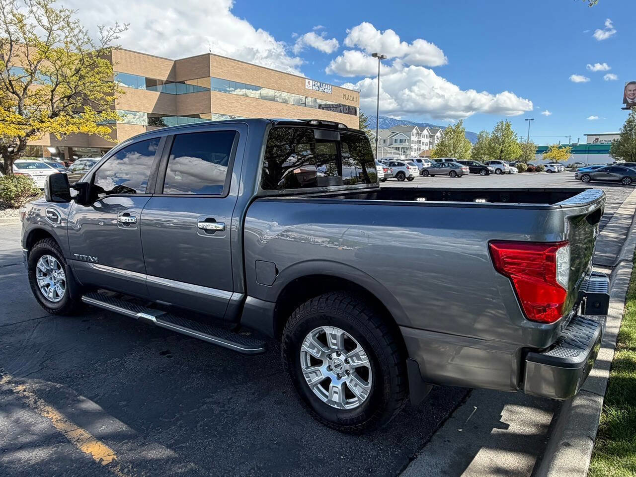 Used 2017 Nissan Titan S AWD/4WD image 8