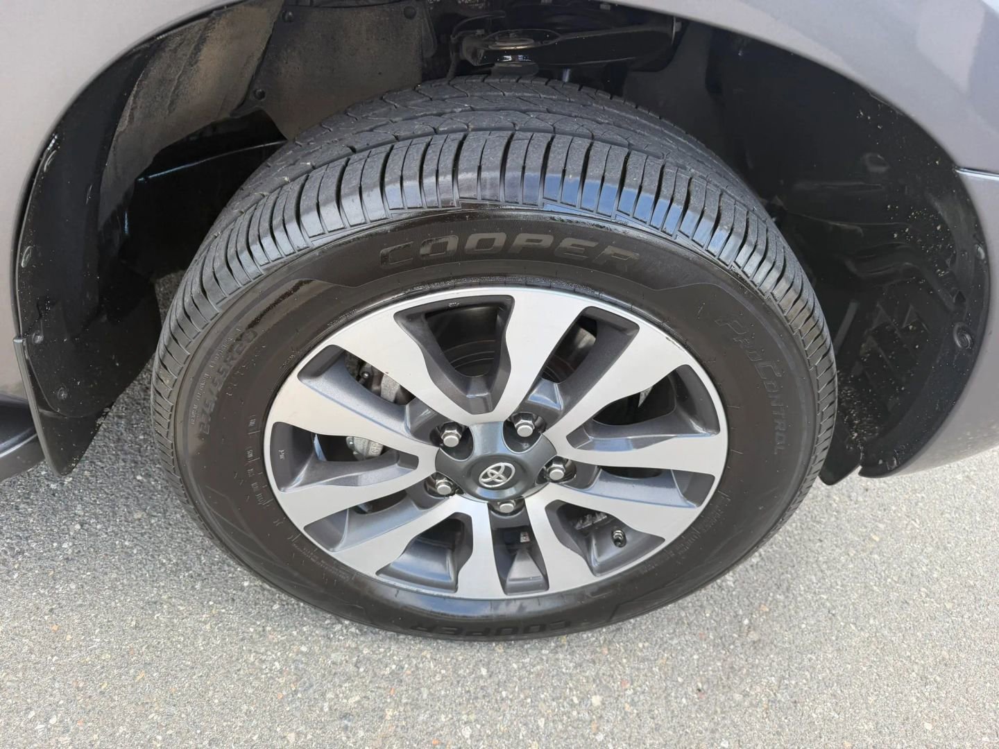 Used 2019 Toyota Sequoia Limited w/ Safety & Convenience Package AWD/4WD image 37