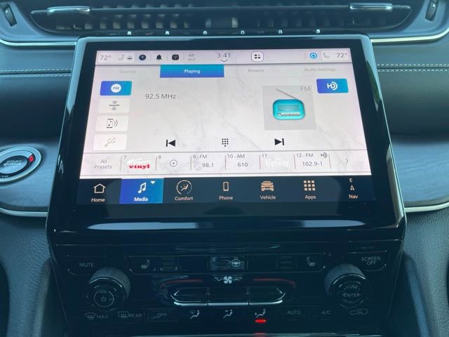 Used 2024 Jeep Grand Cherokee Limited w/ Black Appearance Package image 20