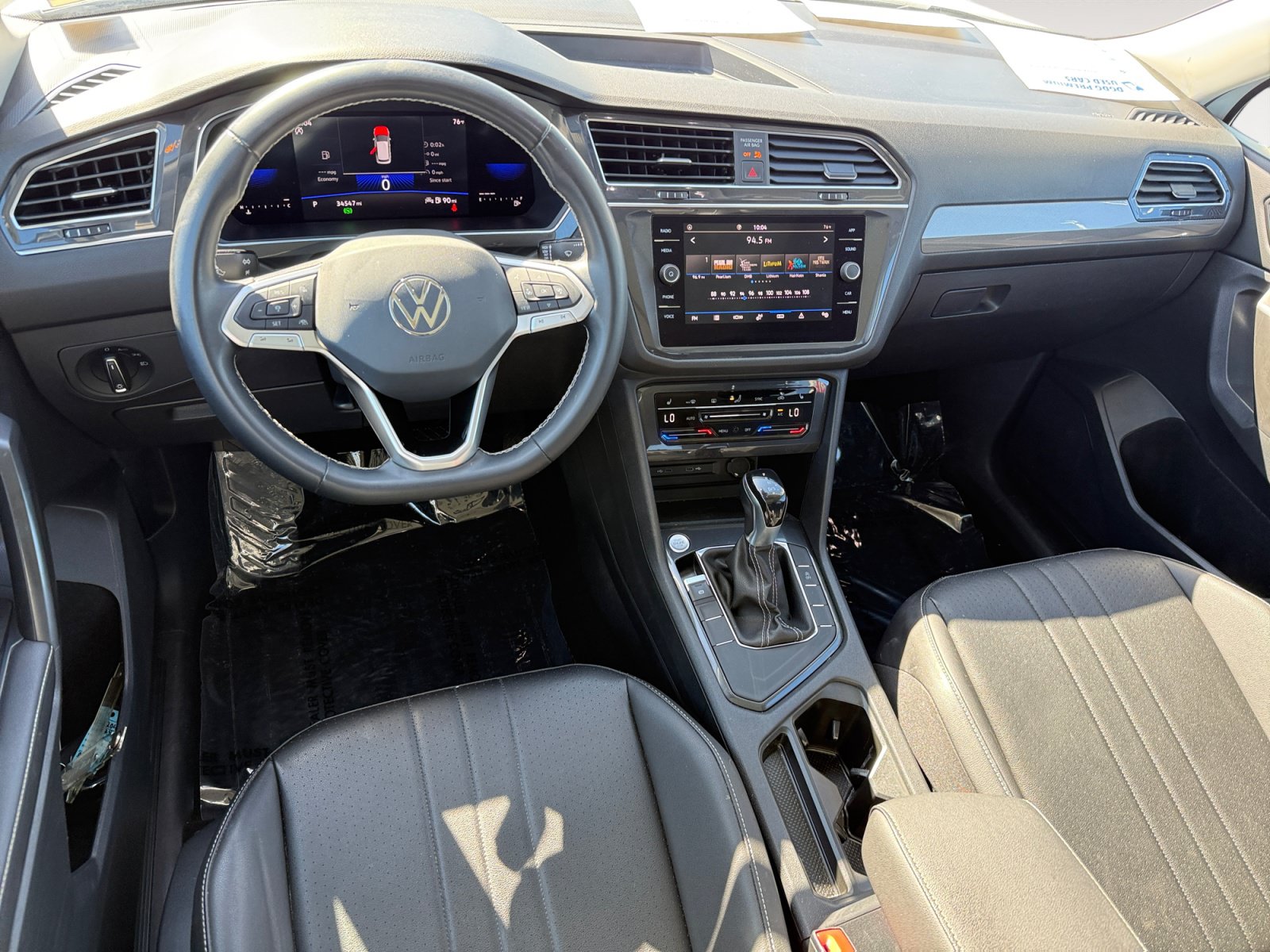 Used 2023 Volkswagen Tiguan SE w/ Panoramic Sunroof Package FWD image 15