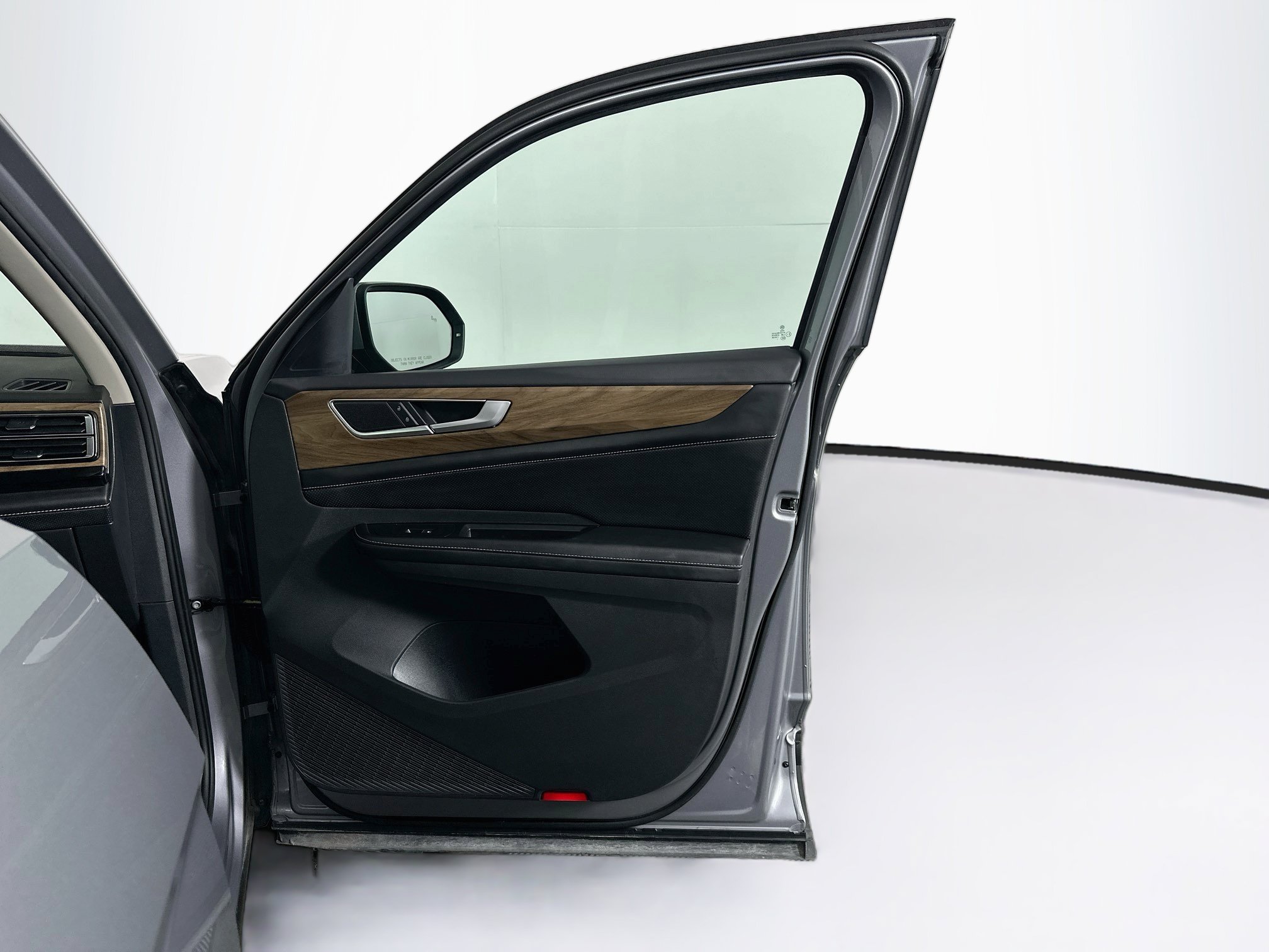 Used 2025 Volkswagen Atlas SE FWD image 33