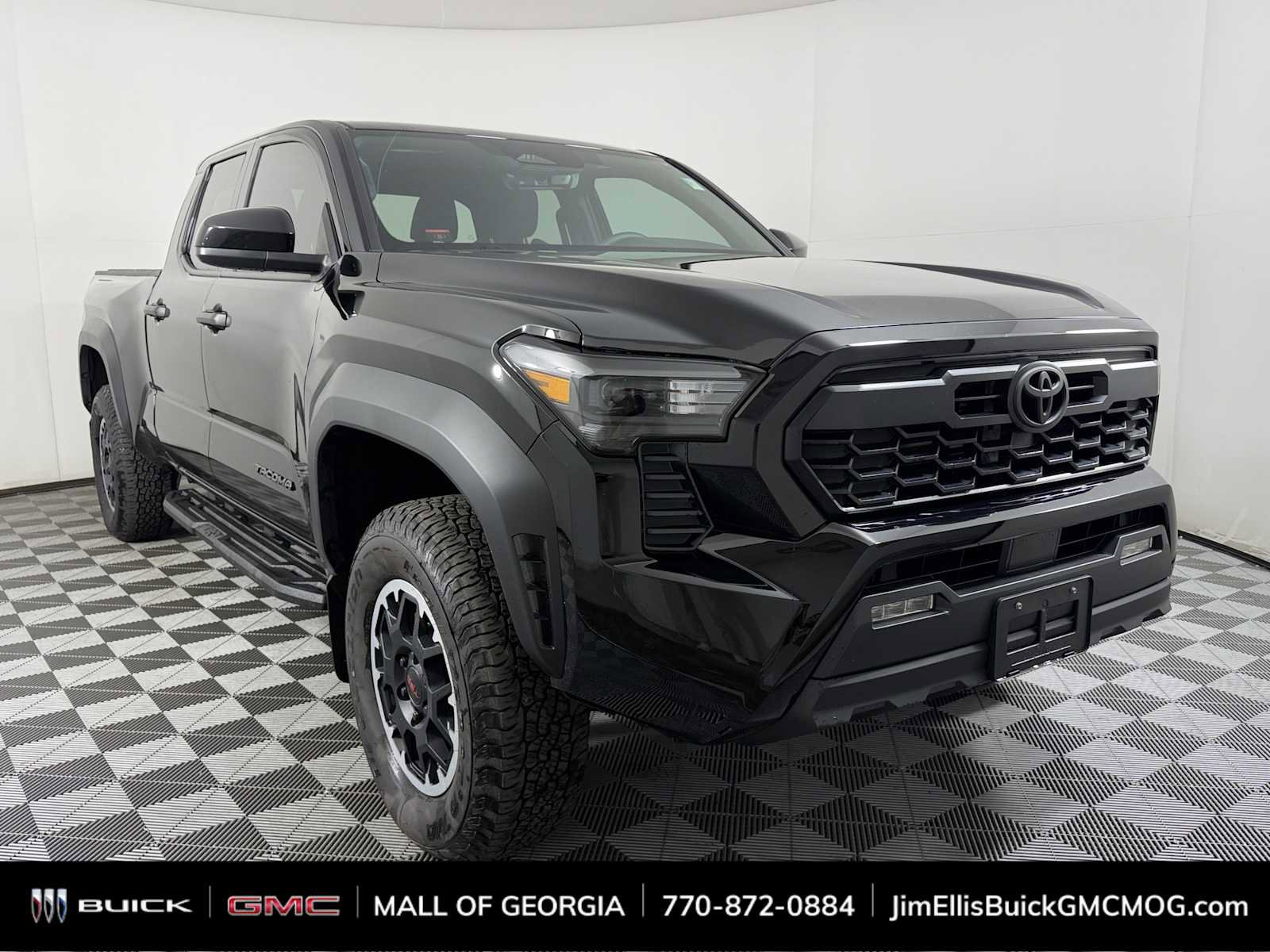 Used 2025 Toyota Tacoma TRD Off-Road AWD/4WD image 1