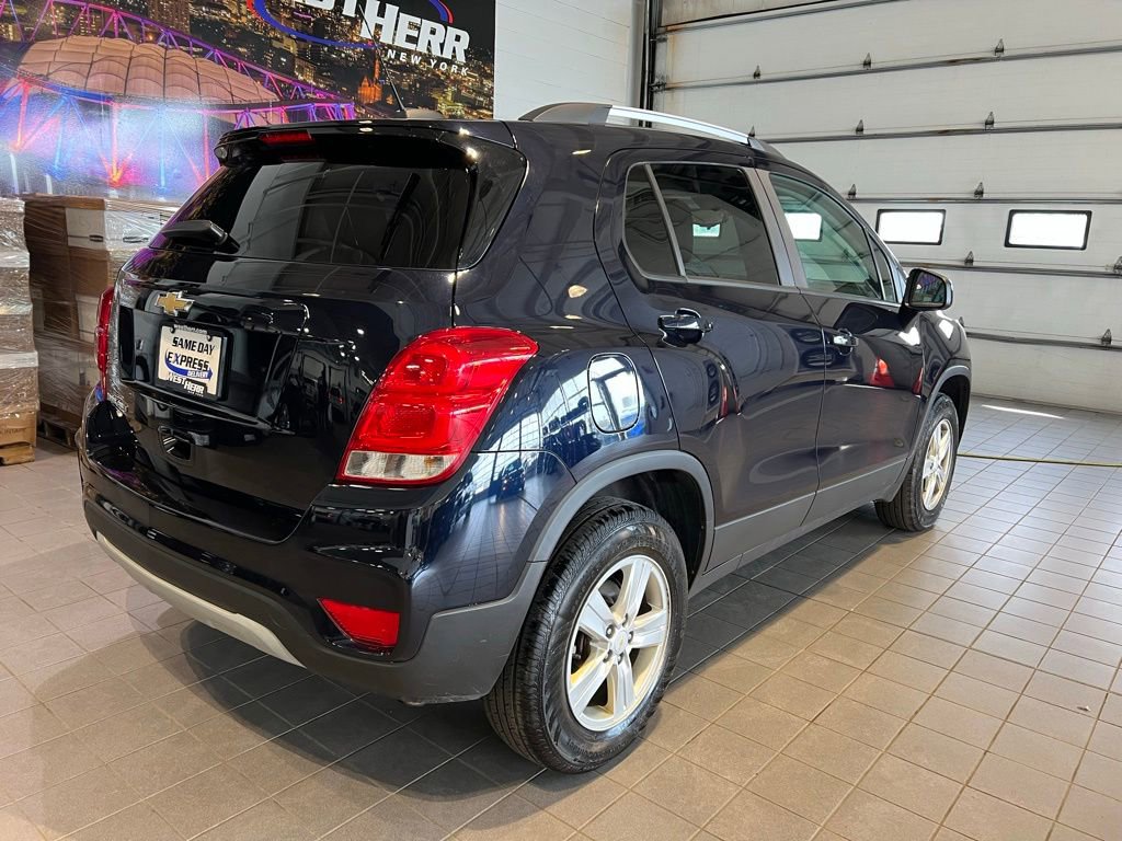 Used 2021 Chevrolet Trax LT w/ LT Convenience Package AWD/4WD image 9