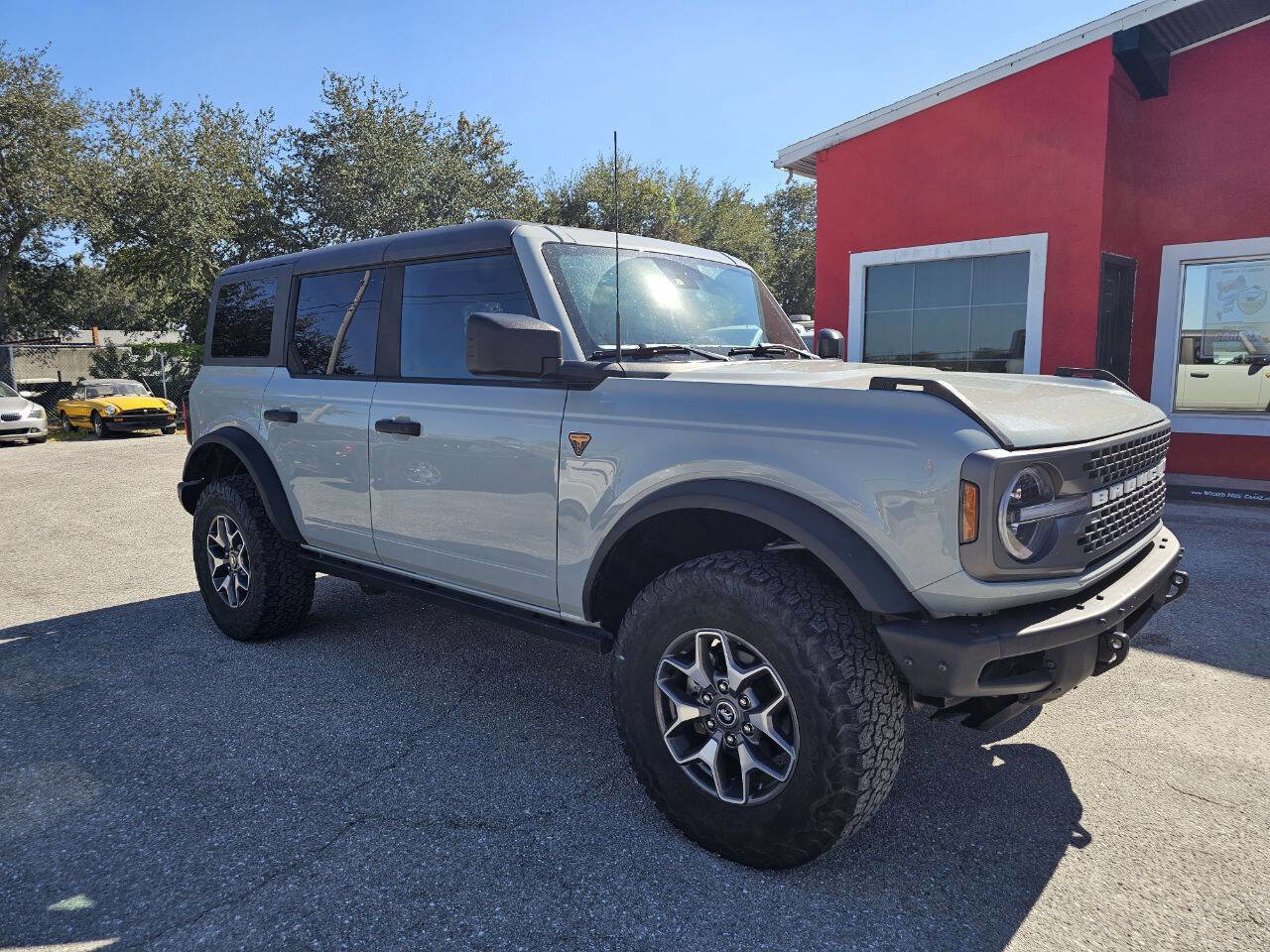 Used 2023 Ford Bronco Badlands image 11