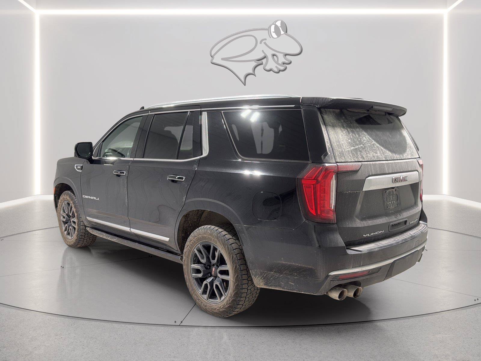 Used 2022 GMC Yukon Denali w/ Denali Premium Package AWD/4WD image 3