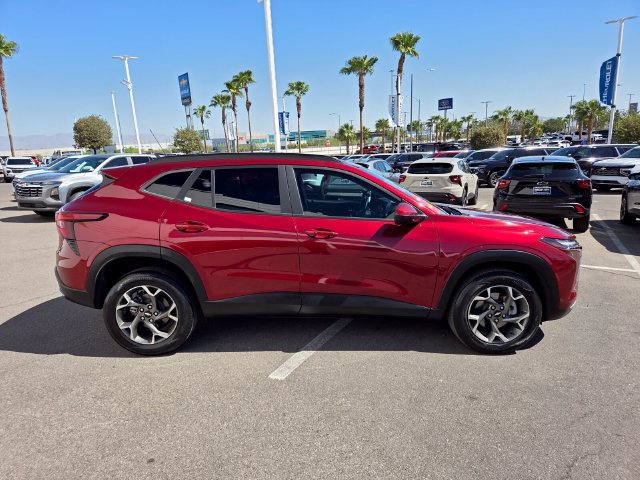 Used 2025 Chevrolet Trax LT w/ LT Convenience Package FWD image 7