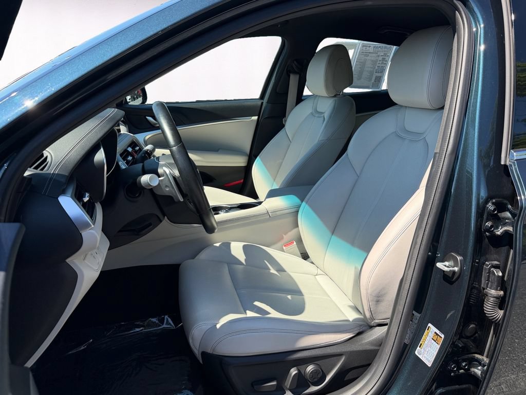 Used 2024 Genesis G70 2.5T AWD/4WD image 9