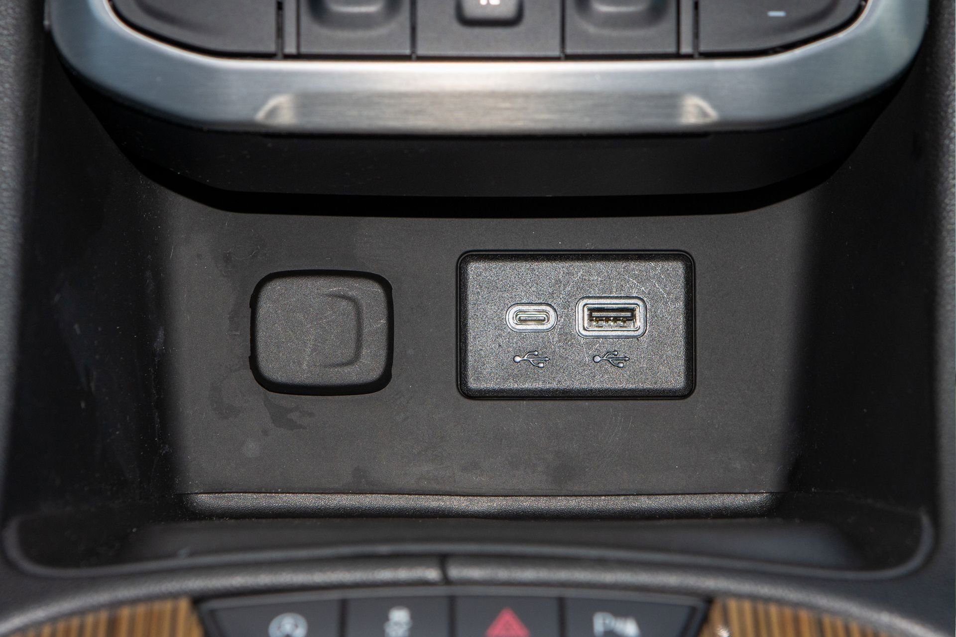 Used 2022 GMC Acadia SLE w/ Driver Convenience Package image 20