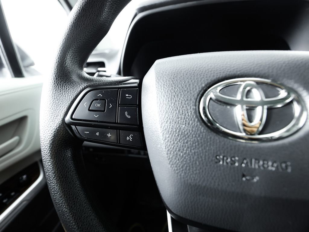 Used 2023 Toyota Sienna LE AWD/4WD image 31
