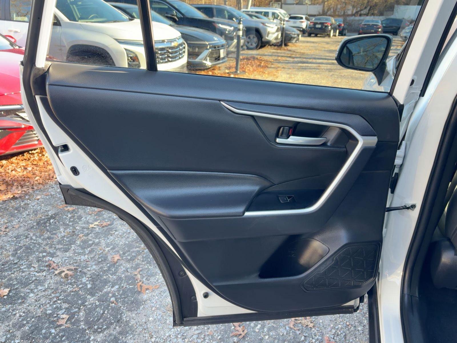 Used 2025 Toyota RAV4 XLE image 22