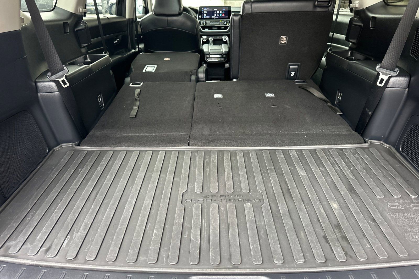 Used 2025 Toyota Grand Highlander AWD image 18