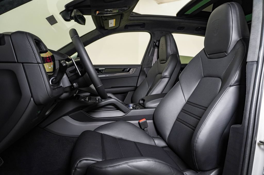 New 2026 Porsche Cayenne GTS AWD/4WD image 5