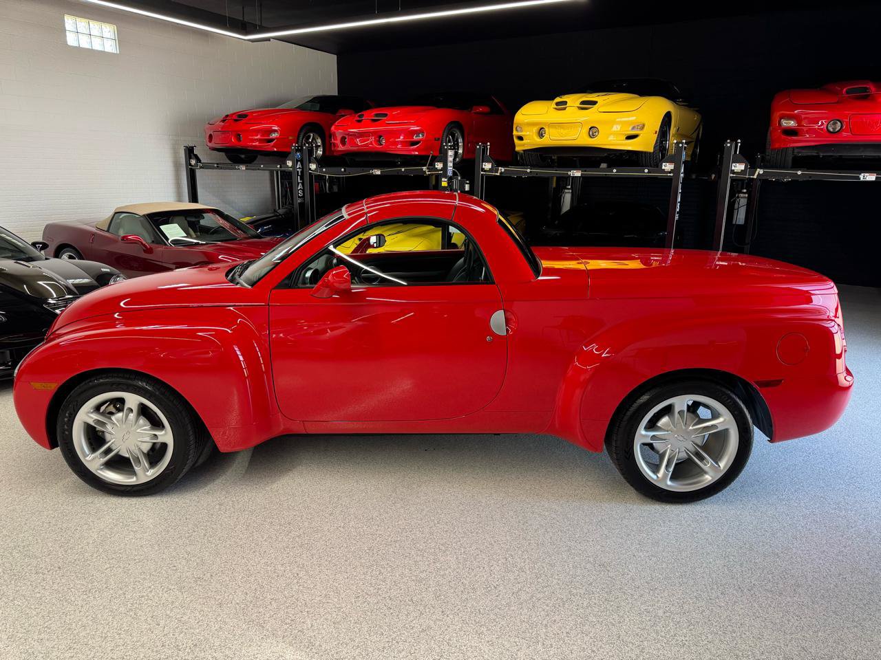 Used 2003 Chevrolet SSR w/ Preferred Equipment Group RWD image 7
