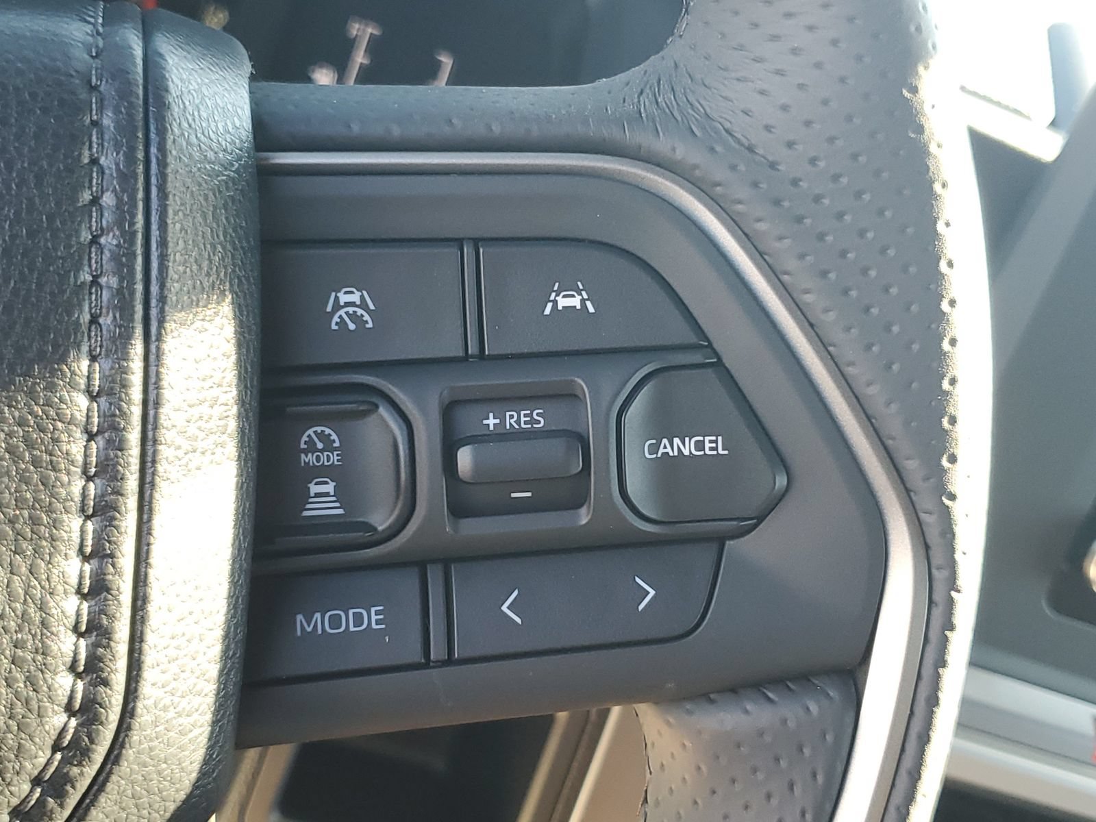 New 2026 Toyota 4Runner SR5 AWD/4WD image 12