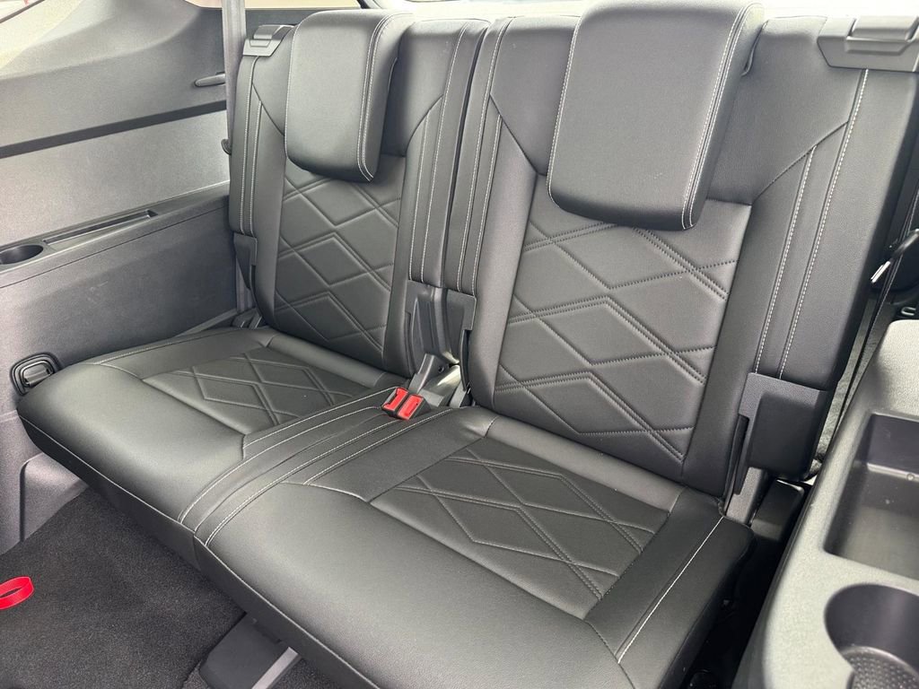 Used 2025 Volkswagen Atlas SE image 11