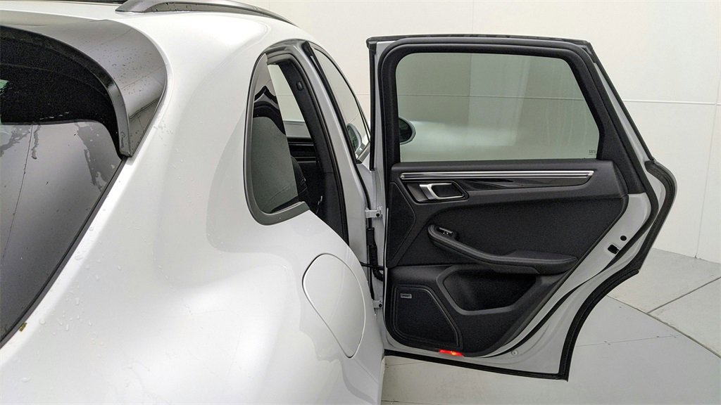 Used 2022 Porsche Macan image 47