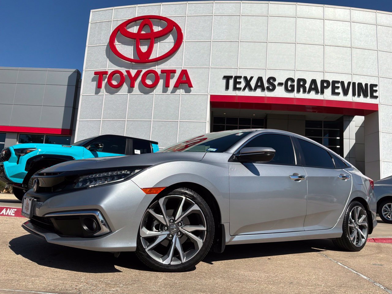 Used 2019 Honda Civic Touring image 2