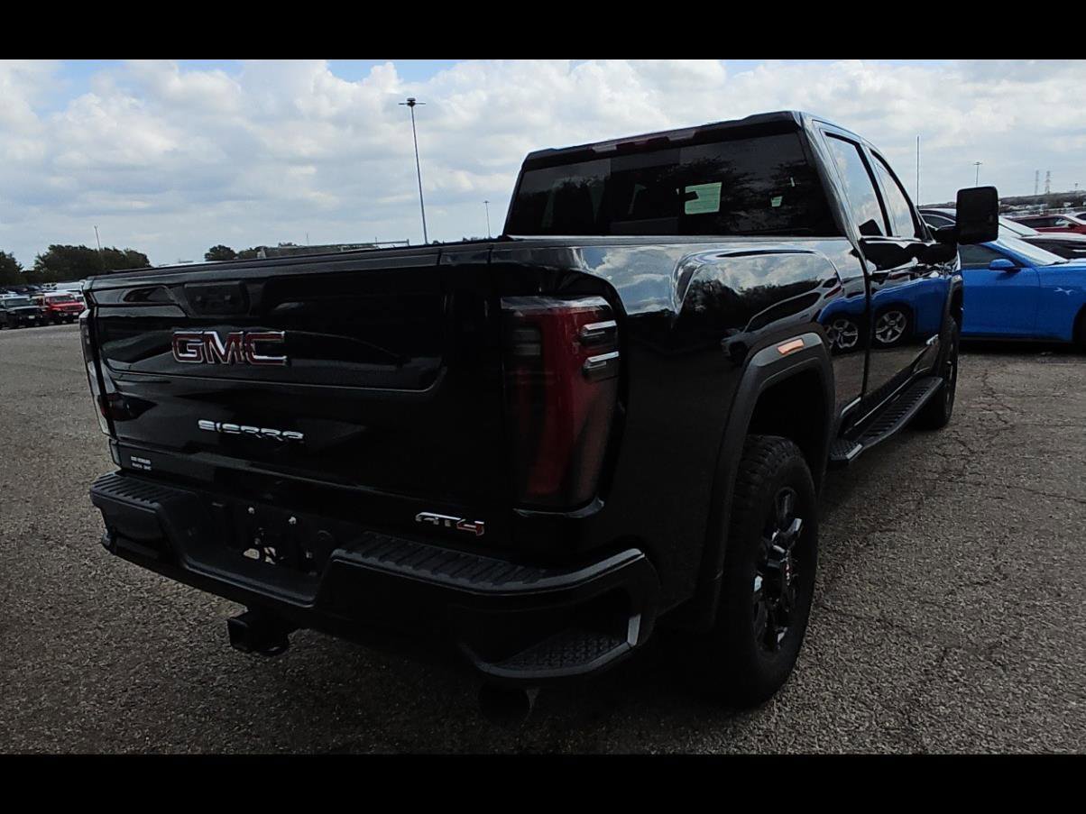 Used 2025 GMC Sierra 2500 AT4 image 5
