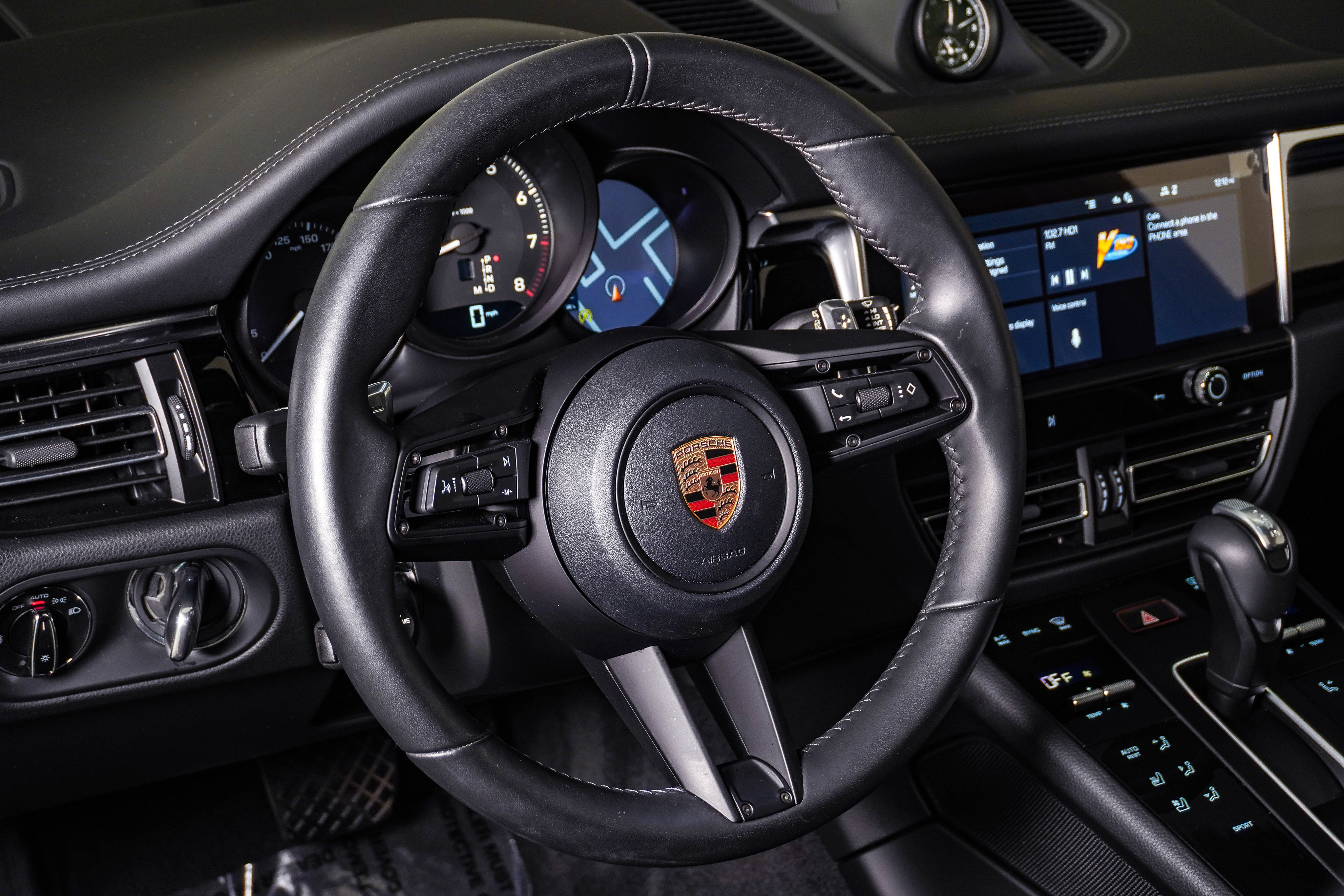 Certified 2026 Porsche Macan AWD/4WD image 18