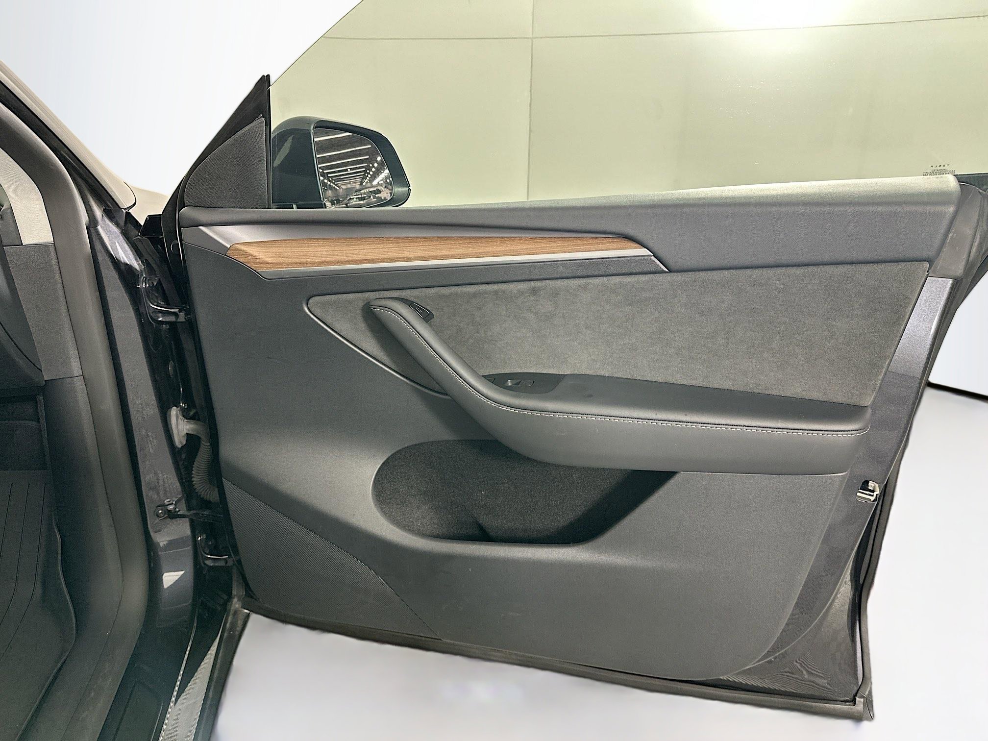 Used 2024 Tesla Model Y Performance AWD/4WD image 32