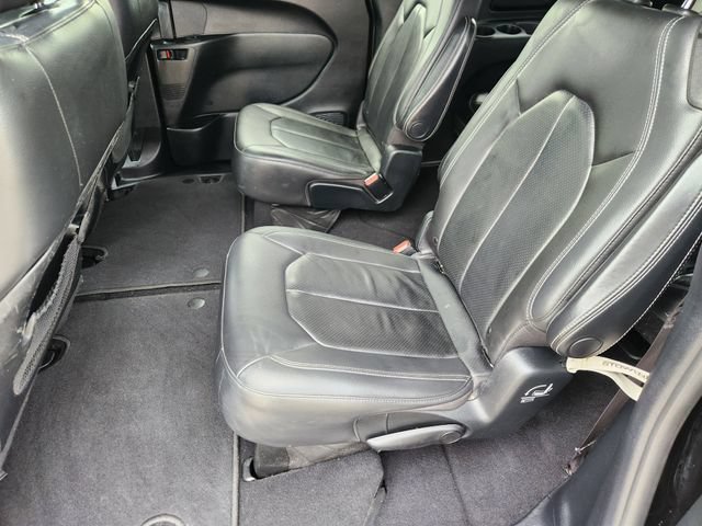Used 2020 Chrysler Pacifica Touring-L w/ S Appearance Package FWD image 29