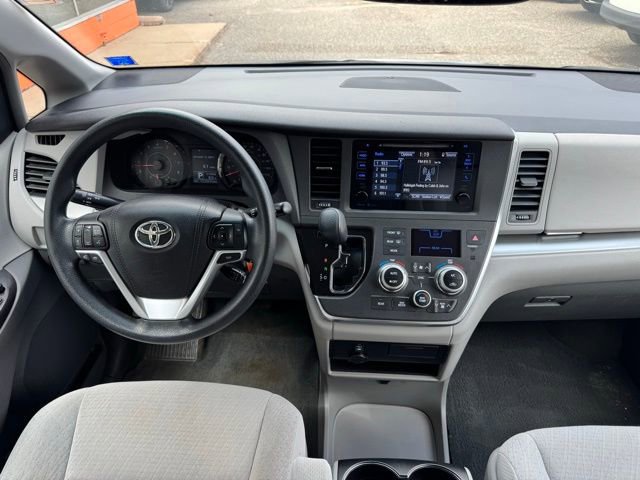 Used 2015 Toyota Sienna LE image 18