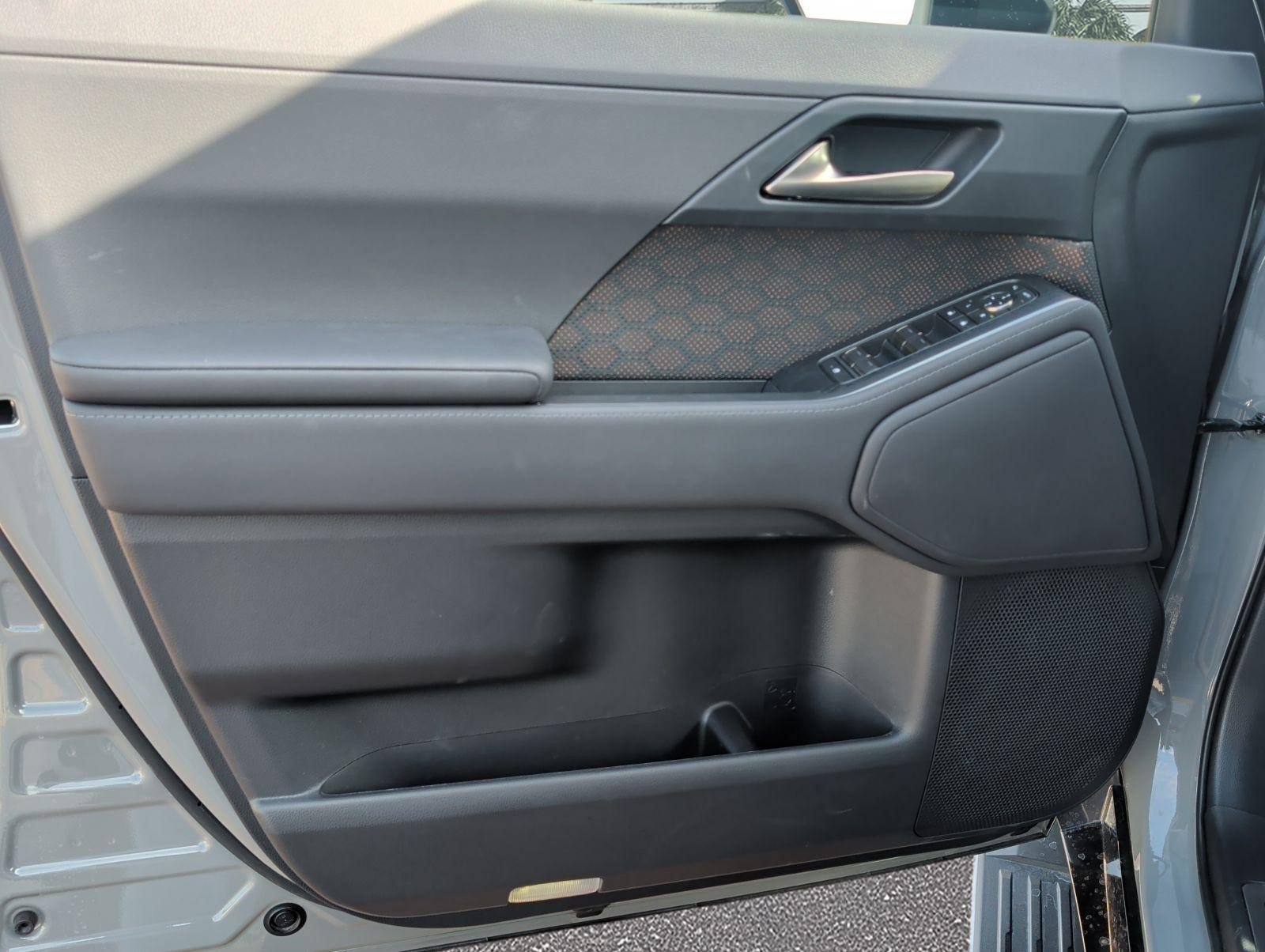 Certified 2026 Lexus GX 550 w/ Accessory Package (2T) AWD/4WD image 8