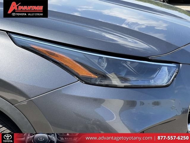 Used 2023 Toyota Highlander LE FWD image 12