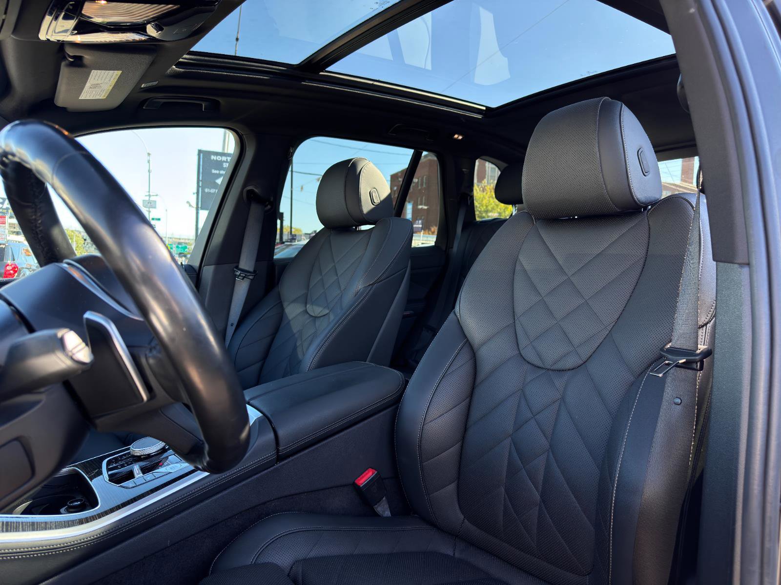 Used 2025 BMW X5 xDrive40i w/ M Sport Package image 16