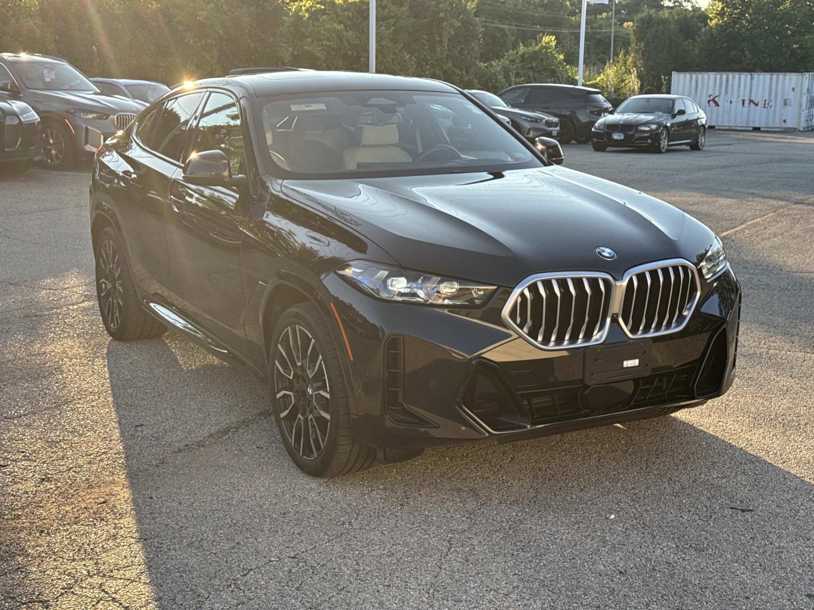 Used 2024 BMW X6 xDrive40i w/ Premium Package AWD/4WD image 3