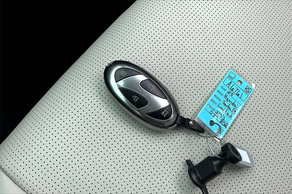 Used 2025 Hyundai Santa Fe Limited image 11