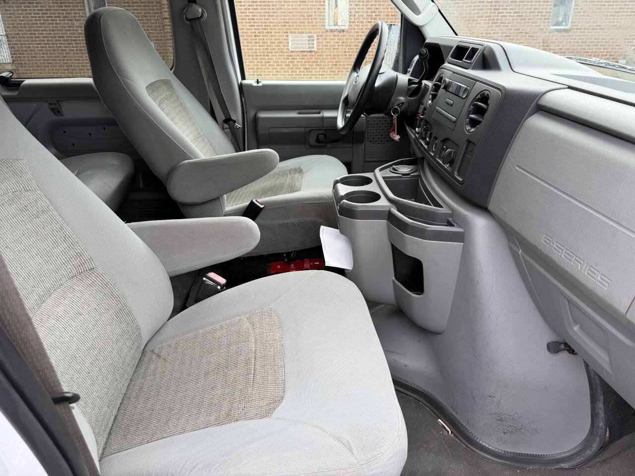 Used 2010 Ford E-350 and Econoline 350 XLT RWD image 18