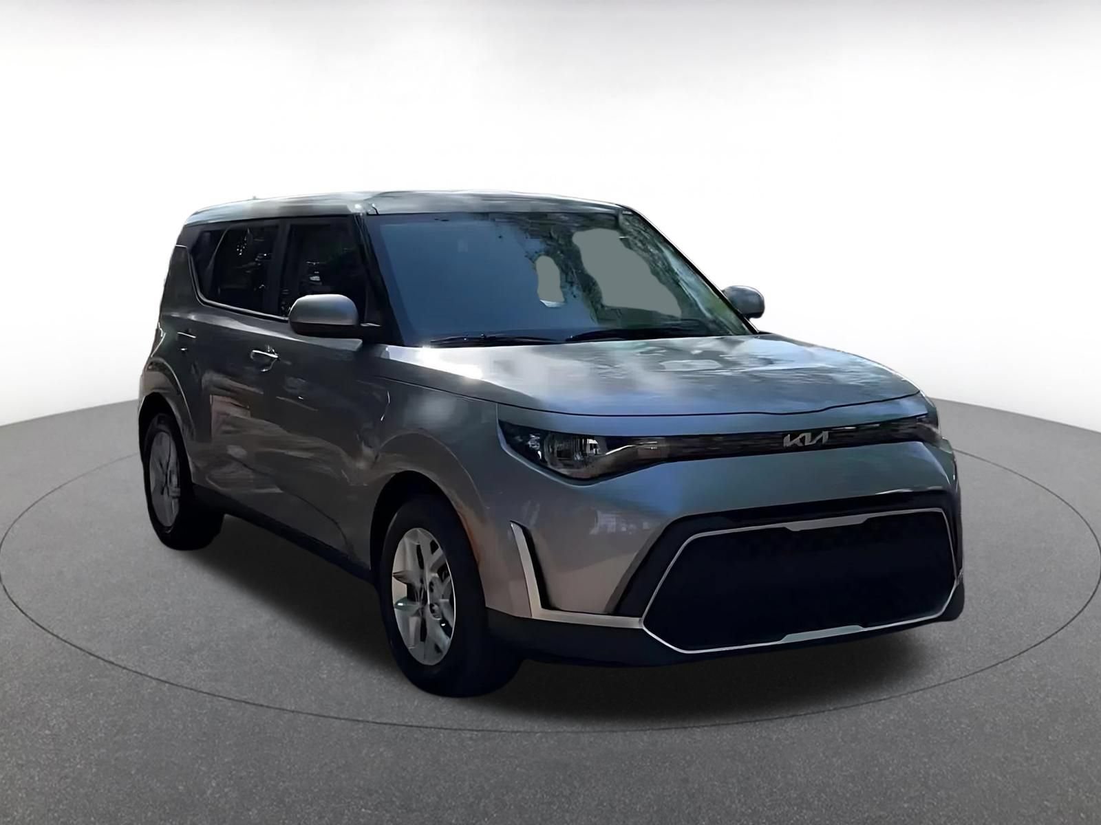 Used 2025 Kia Soul LX w/ LX Technology Package FWD image 2
