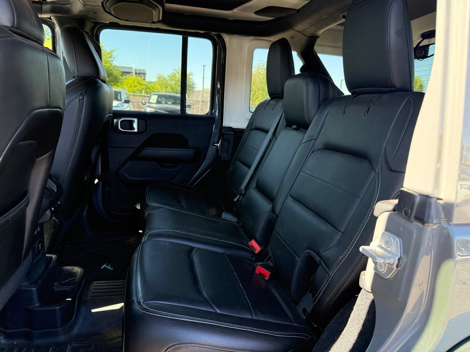 Used 2019 Jeep Wrangler Unlimited Sahara AWD/4WD image 9