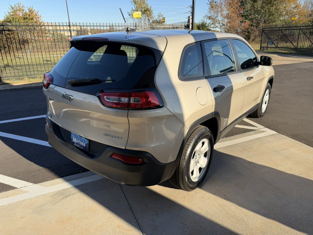 Used 2014 Jeep Cherokee Sport w/ Cold Weather Group image 6