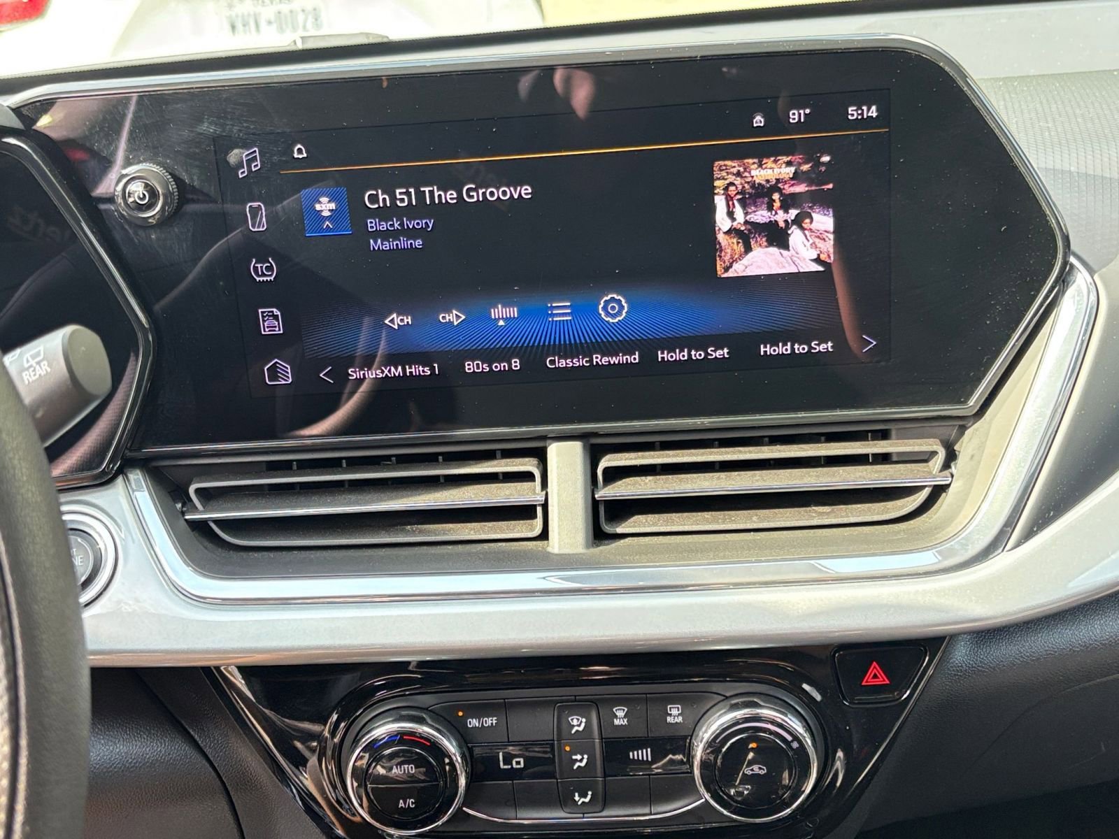 Used 2025 Chevrolet Trax LT image 17