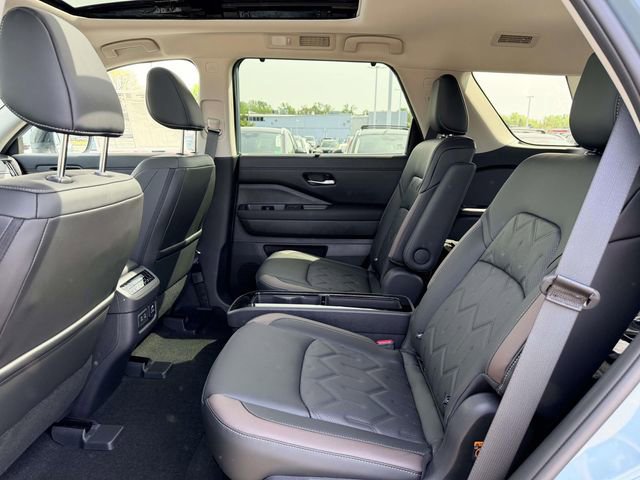 New 2026 Nissan Pathfinder Platinum image 13