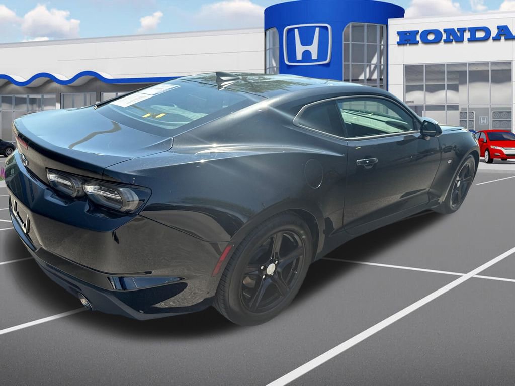 Used 2022 Chevrolet Camaro LT RWD image 9