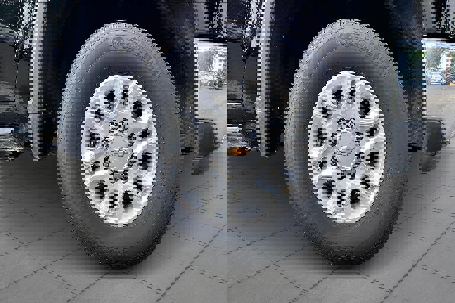 Used 2024 Chevrolet Silverado 3500 LTZ w/ LTZ Premium Package image 9