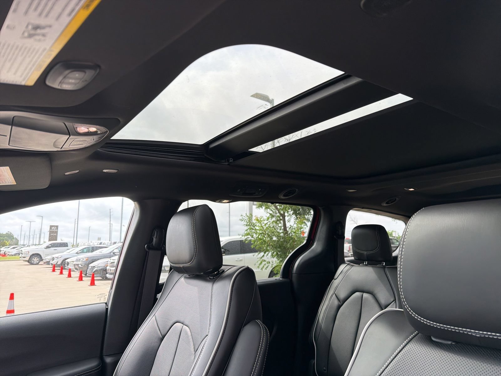 New 2027 Chrysler Pacifica Limited FWD image 20