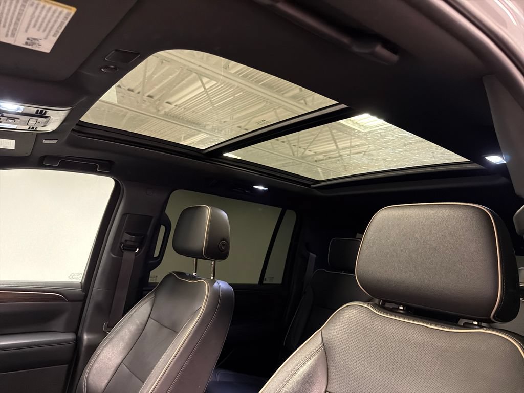 Used 2021 Chevrolet Suburban Premier w/ Premium Package AWD/4WD image 26